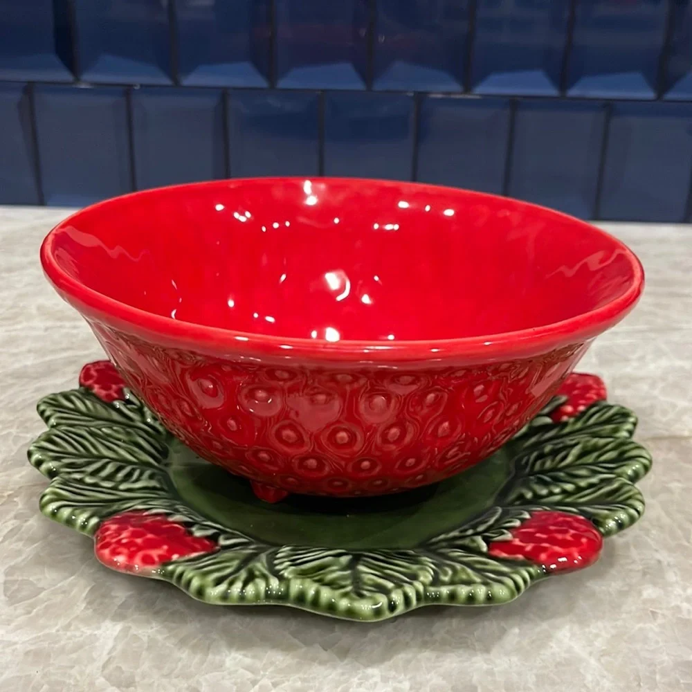 Vintage Sur La Table Strawberry Bowl/Strainer with Plate. NWOT
